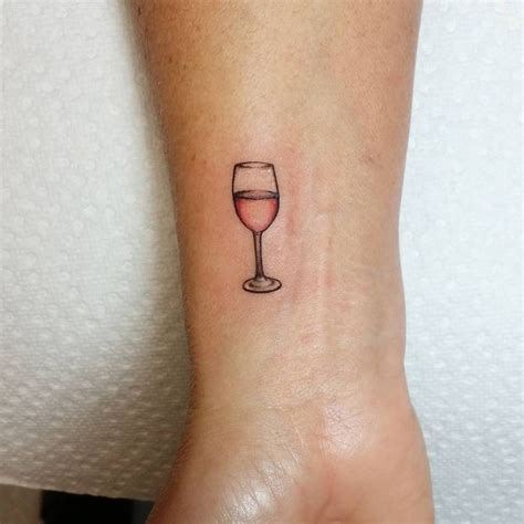 tatuajes de amigas copa de vino|Copa de vino tattoo